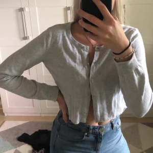 Kofta  - Säljer denna kofta i storlek S / M för 30kr + frakt🤍