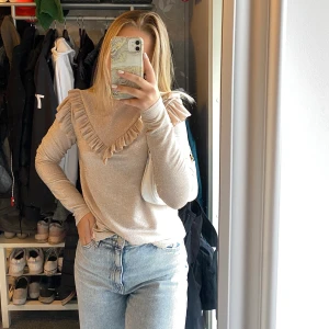 Fest topp - Säljer denna snygga fest toppen från Madlady✨ endast använd 1 gång. Köparen står för frakten & betalning sker via swish.