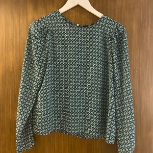 Blus i storlek S - Blus i storlek S från H&M