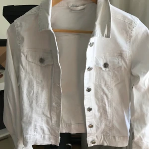 Jeans jacka  - Jeans jacka k från veromoda . Storlek s