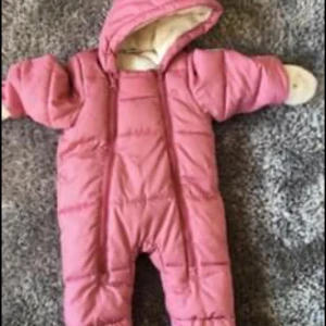 Polarn och pyret vinteroverall  - Storlek 56 . Nyskick .inget anmärka. Kan skickas mot portokostnad! 