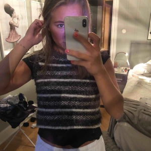  - Säljer en snygg väst från Zara i storlek S  Använts få tala gånger, den är som ny  Pris 160kr inklusive frakt  