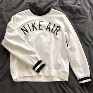 Nike Sweatshirt - Nike Air sweatshirt, använd typ 3ggr så iprincip nyskick. Stl M