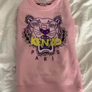 Kenzo tröja - En kenxotröja köpt runt 2500 skulle jag tro men säljer för 800kr❤️
