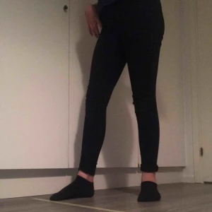  - Väldigt sköna byxor, högmidjade. Säljer pg av att jag två par redan:)