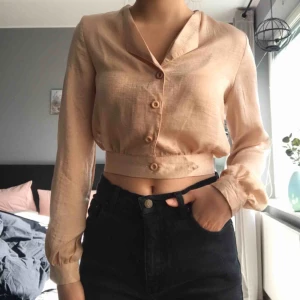  - ljusrosa sidenblus i storlek XS🌸 120 kr inklusive frakt