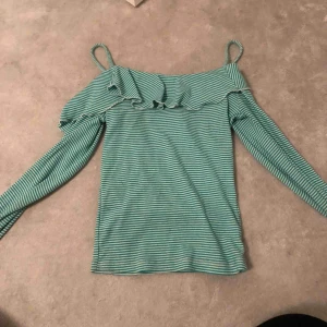  - Jätte din sommartopp med off shoulder och en fin volang🥰