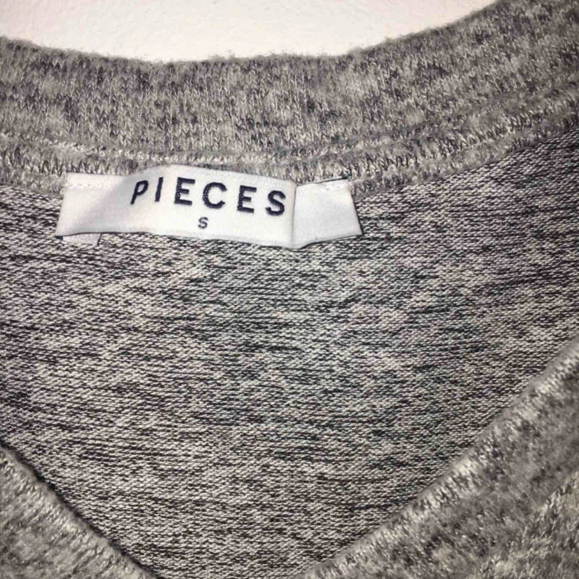 Grå tröja Stl S - 91