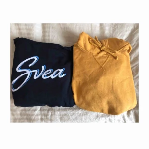  - Två snygga och populära hoodies från Svea/HM!  Säljs separat för 60 kronor men 100 kr för båda! Båda är i storlek XS! 