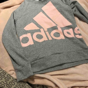  - Adidas tröja, använd endast 1 gång