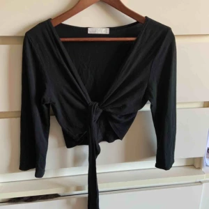  - Knytblus i trikå som passar till allt 🌟 Går även att knyta omlott 💕 