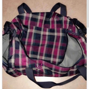  - Sportbag i fint skick, hämtas i Trollhättan 