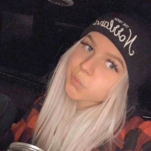  - Mössa från SQRTN Norrland. Endast använd några få gånger i vinter.