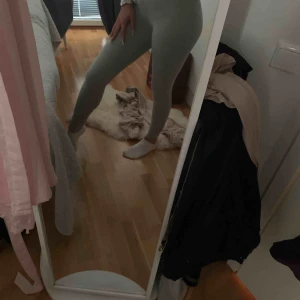 - Gym tights gråa från nike använda kanske 3 ggr. sköna och stretchiga 