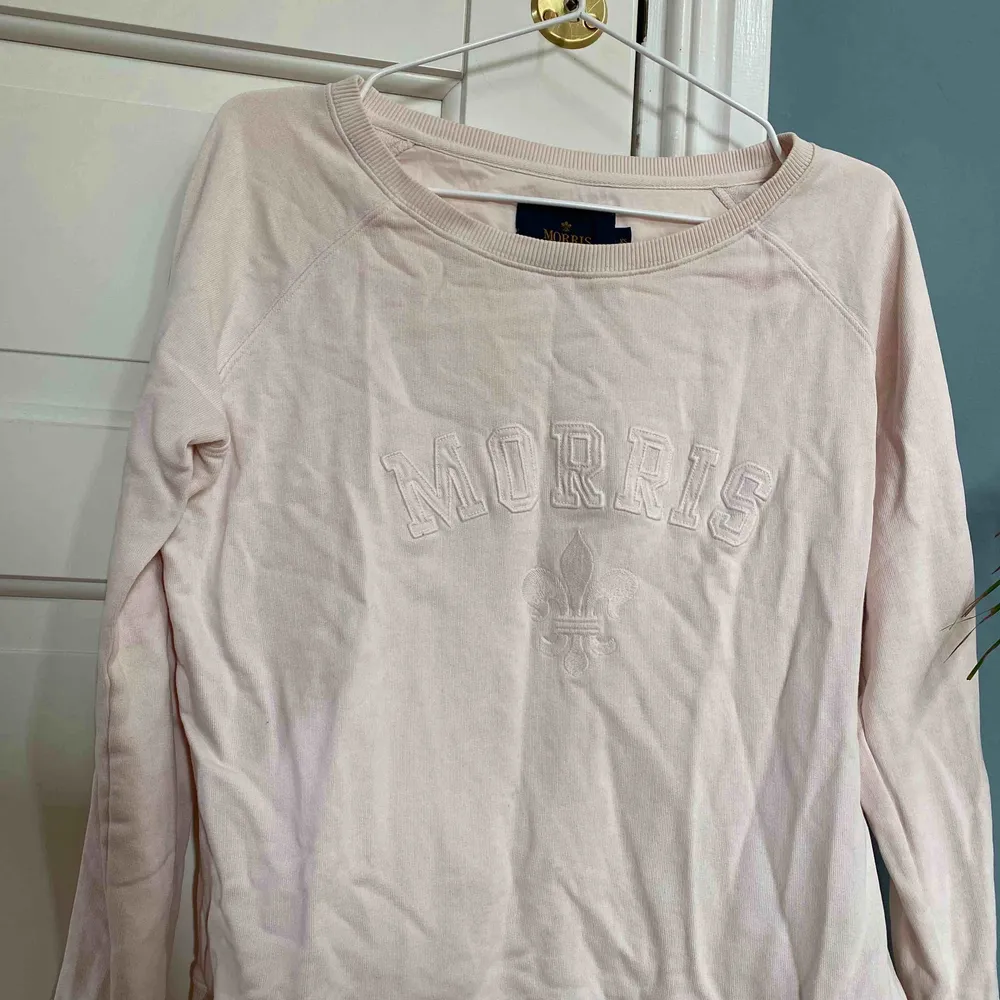 En rosa tröja från Morris Lady. Bra skick i storlek XS. Nypris 1000 kr. Exklusive frakt. Tröjor & Koftor.