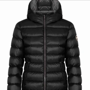  - Säljer min skit snygga colmar jack. Super fint skick förutom en super liten repa på ryggen, som inte syns.:)