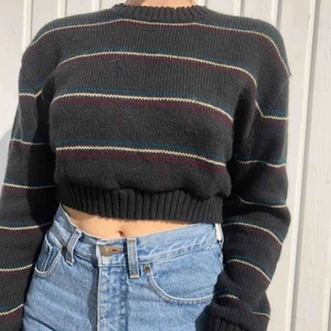  - Säljer min helt oanvända stickade tröja från beyond retro, köpt för 349