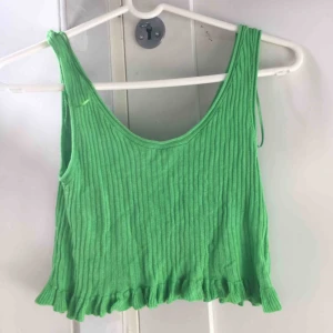  - Superfin grön topp från zara i Italien, tyvärr passar den inte min kroppsform:/