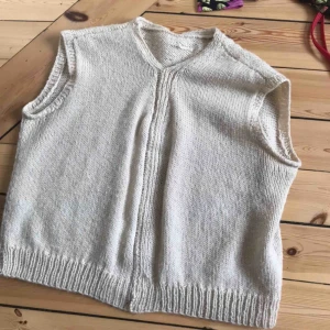  - Stickad morfars väst