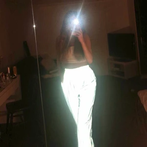 Reflex byxor - Super coola reflexbyxor😍 går att dra åt i midjan☺️ Passar mig som är storlek S men skulle även säga att de kan passa Xs-M