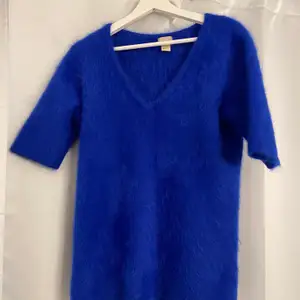 Blå tröja från HM i jättebra skick Använt 1 gång