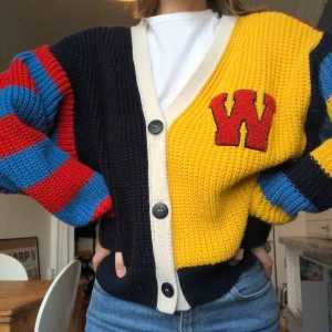  - Super söt kofta! Kort i midjan o långärmad! 