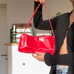 Väska - Röd väska❤️ Buda i kommentarerna! Höj budet med minst 10kr