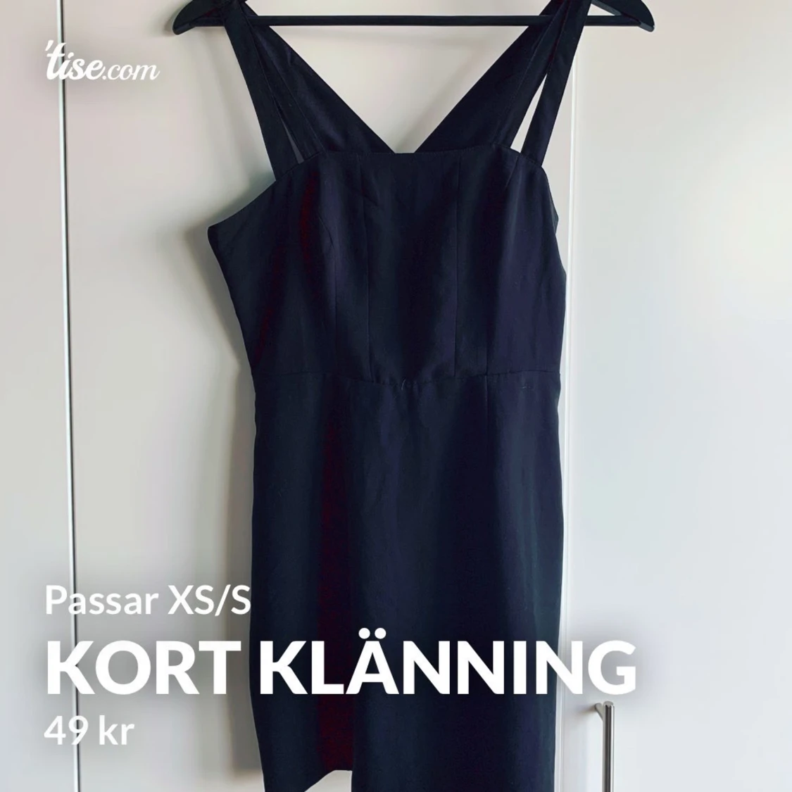 Tunn svart klänning 