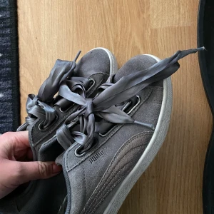 Puma skor  - Super fina Puma skor i storlek 39. Nyskick. Köptes i Mall of Scandinavia för 1100kr. 