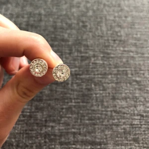 Nya örhängen ✨ - Superfina nya örhängen med små stenar Silverfärg Frakt 11 kr