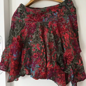 Ted baker kjol i stl M - Ted baker kjol. Stl M. Bomull och side 