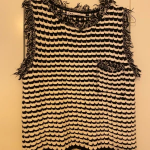 Zara väst - Oanvänd! Säljer för att den tyvärr inte kommit till användning. Storlek s 💕