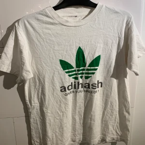 T-shirt med roligt tryck storlek M. - 50 kr med inkluderad frakt.