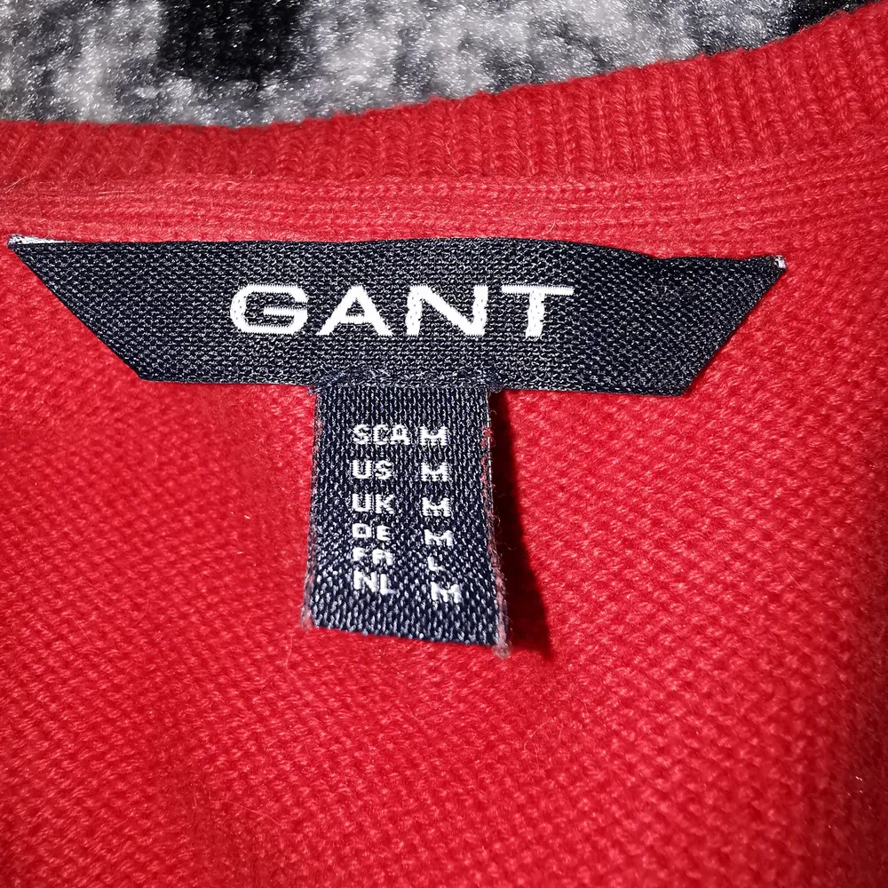 Från Gant, färgen gör sig mer rättvis på bild 2&3. Knappt använd. Tröjor & Koftor.