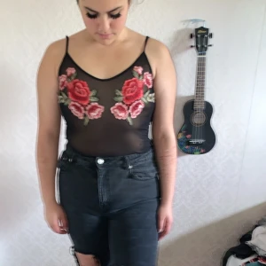 Linne  - En väldigt fint linne. Köpt på carlings för 399, original pris.  (Gratis frakt) 