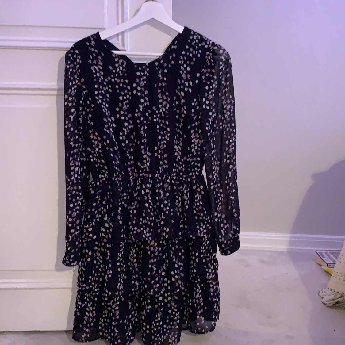 Prickig blå klänning - 90