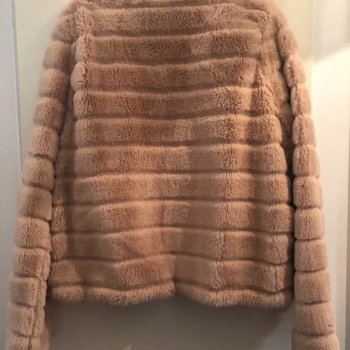 Rosa pälsjacka - 90