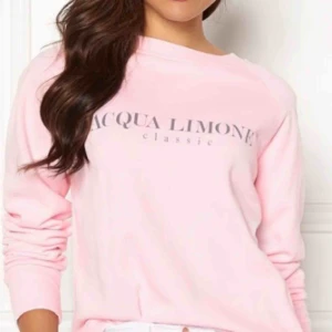  - Acqua Limone tröja, sparsamt använd. Pris kan diskuteras vid snabb affär, vid fler intresserade blir det budgivning 😊