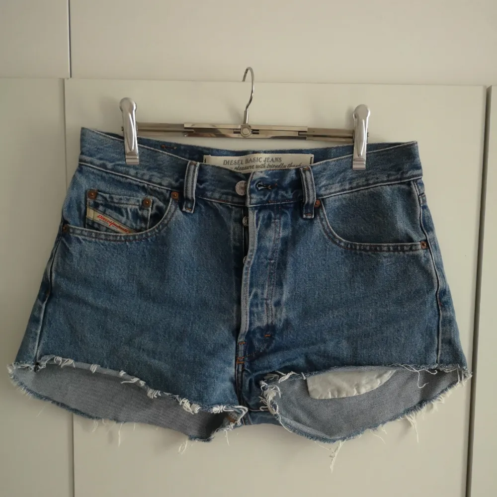 Snygga högmidjade jeansshorts! Perfekta nu i sommar 😍 i priset ingår frakt 🌻. Shorts.