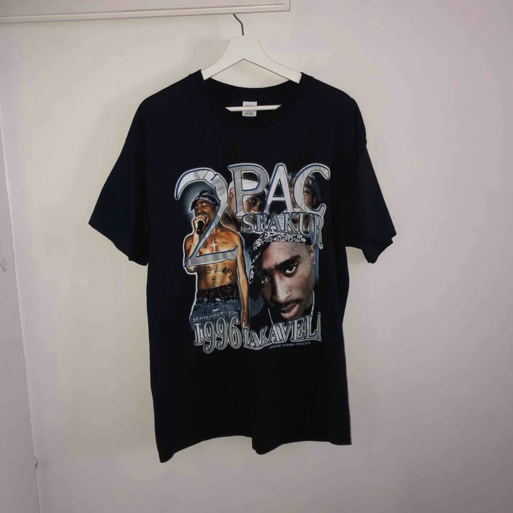 Tupac T-shirt   ,aldrig använd . T-shirts.
