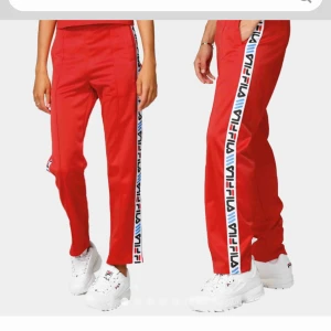  - Asballa fila byxor. HELT OANVÄNDA. lite stora i storleken därav säljer jag dom. Köpta för 599 på yunkyard. Tar endast swish. Möts upp i stockholm❤️