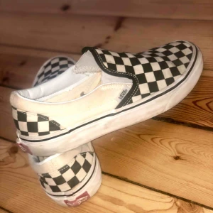  - Vans U Classic Slip-on Black/White Checker  Strl 38, sällan använda 