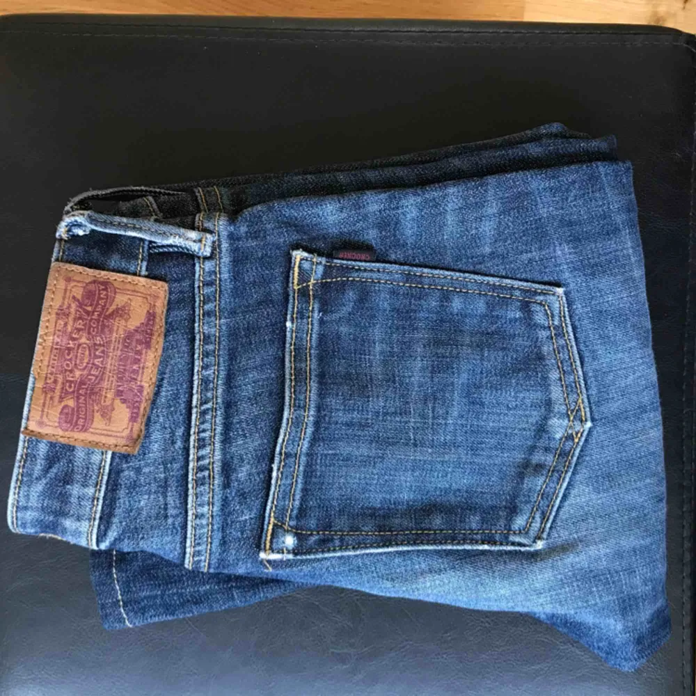 Super fina bootcut crocker jeans! Köpt från JC för någon år sen men är i bra skick! Tyvärr för små för mig:( längden passar mig som 160! Frakten är 39kr. Jeans & Byxor.