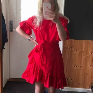  - Superfin röd klänning från Nelly! Säljes då den inte kommer till användning:( superfint skick!! Billigare vid snabb och smidig affär🎉 Köpare står för frakt