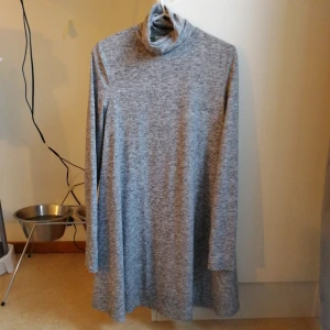  - Grå klänning. Supermjuk och skön! 