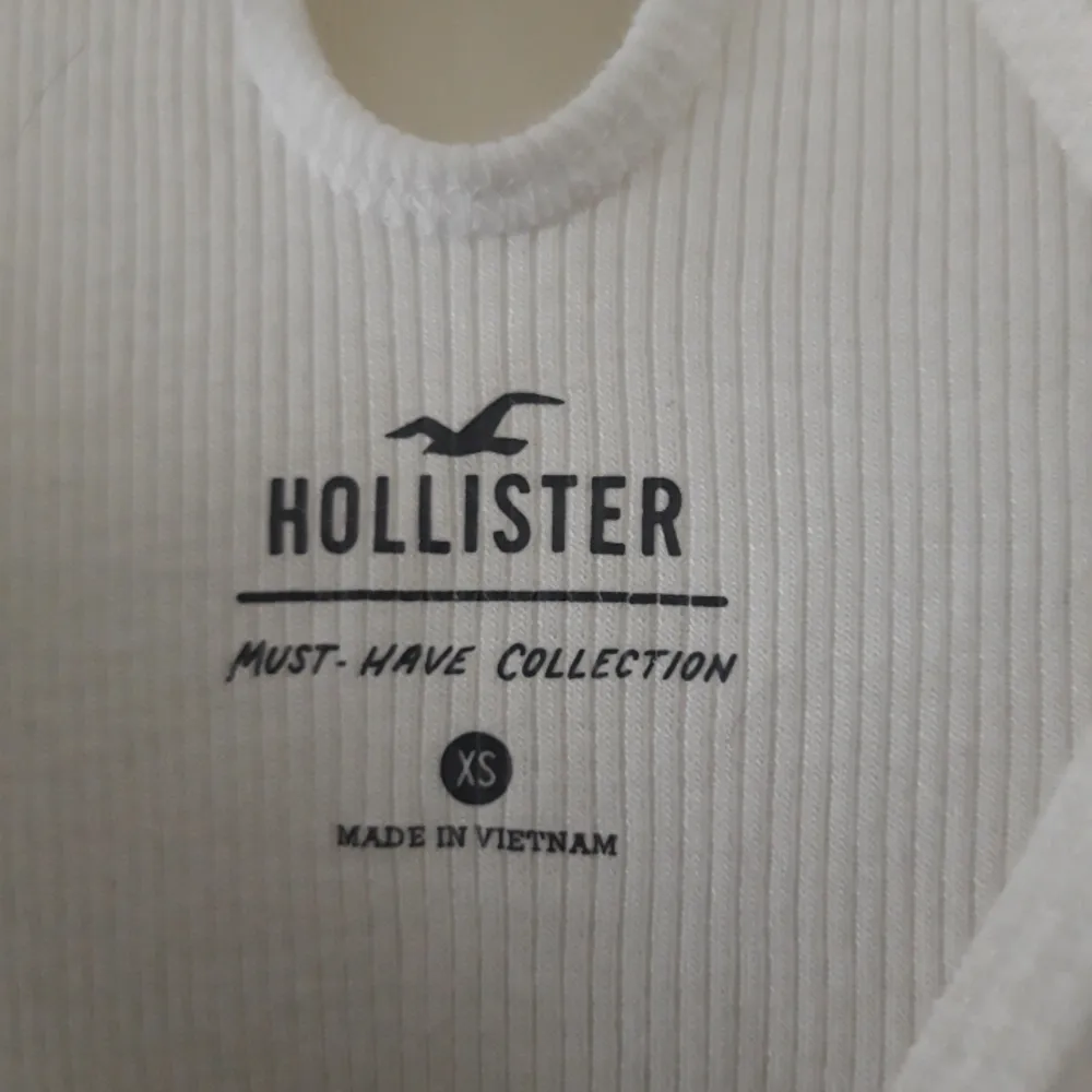 Tröja från hollister, Använd fåtal gånger köpt för 400kr . Blusar.