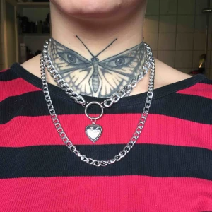  - Dubbelhalsband med berlock som går att öppna 🤠  FRAKT INGÅR