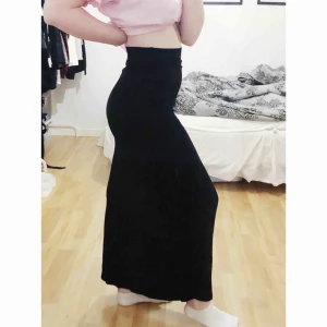  - Svart maxikjol i bomull från Indiska. Använd en gång. 