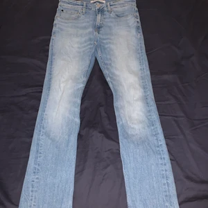 Ljusblåa Calvin Klein Jeans Slimfit 200kr (30x32) - Slimfit Jenas från Calvin Klein i storlek 30x32 köptes för 1000kr säljes för 200kr 