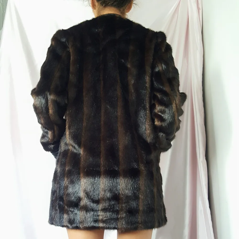 ~20% TIDIGARE 340KR/NU 272KR~ 🦋ELEGANT FAUX FUR COAT FROM ZARA IN BROWN (STRIPES), WITH LEATHER AND SILVER DETAILS.  ▪Size S/36 ▪Condition 10/10 (Brand new)  🙋🏽‍♀️My measurements ▪Height 161cm / 5'3